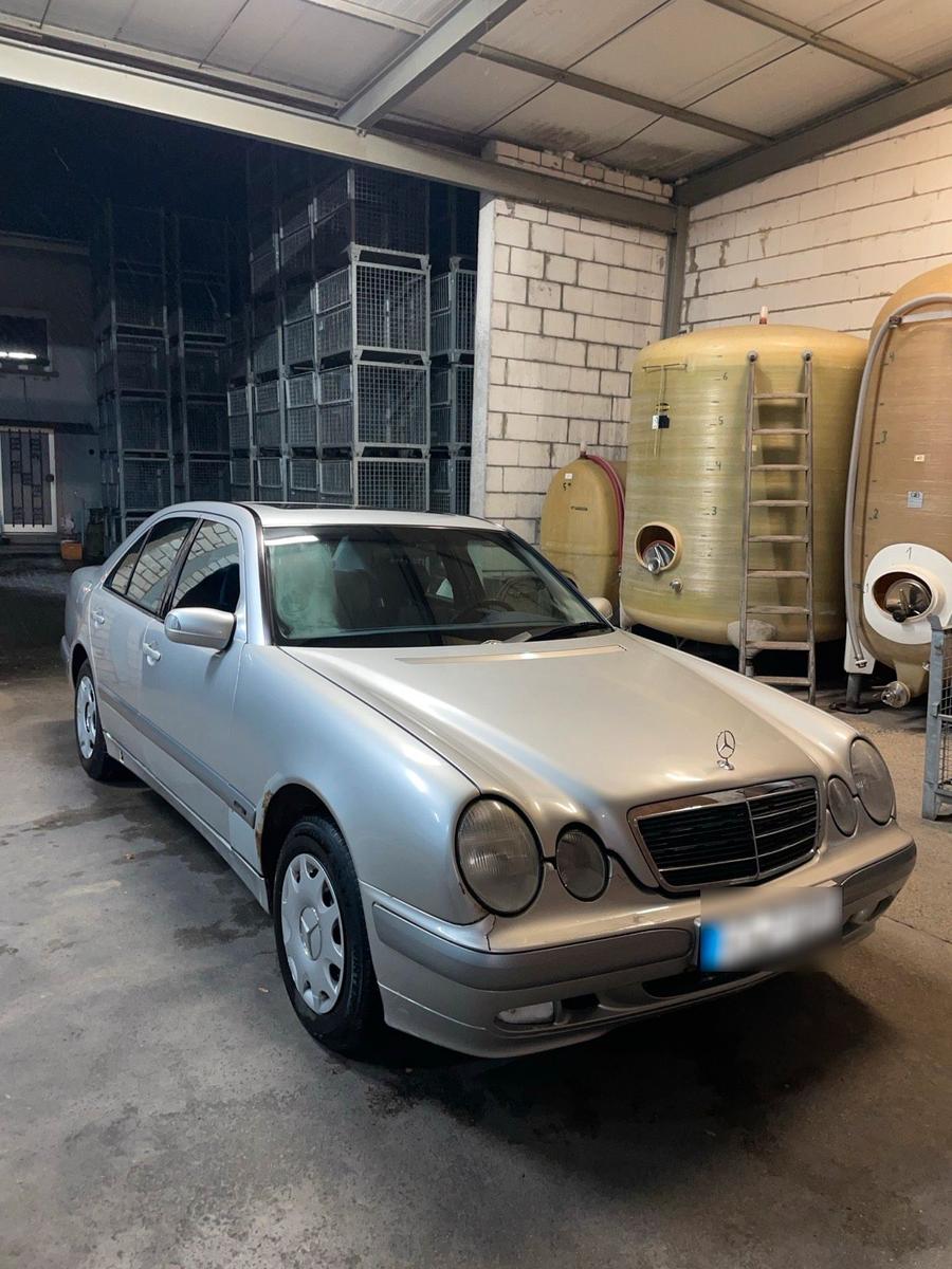 Mercedes-Benz E 200