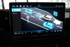 VW Tiguan 1.5 eTSI R-Line | Pano | HuD | AHK | 20" VW Tiguan 1.5 eTSI R-Line | Pano | HuD | AHK | 20"