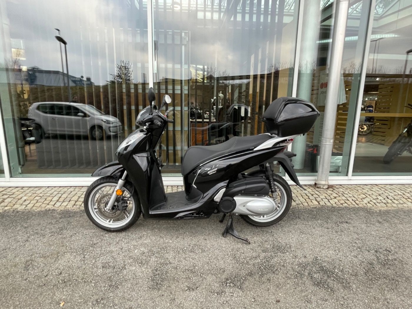 Fahrzeugabbildung Honda SH 300 A Reifen + Kupplung NEU