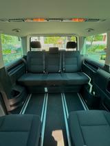 Volkswagen T6 Multivan - blaue Volkswagen T6 Multivan