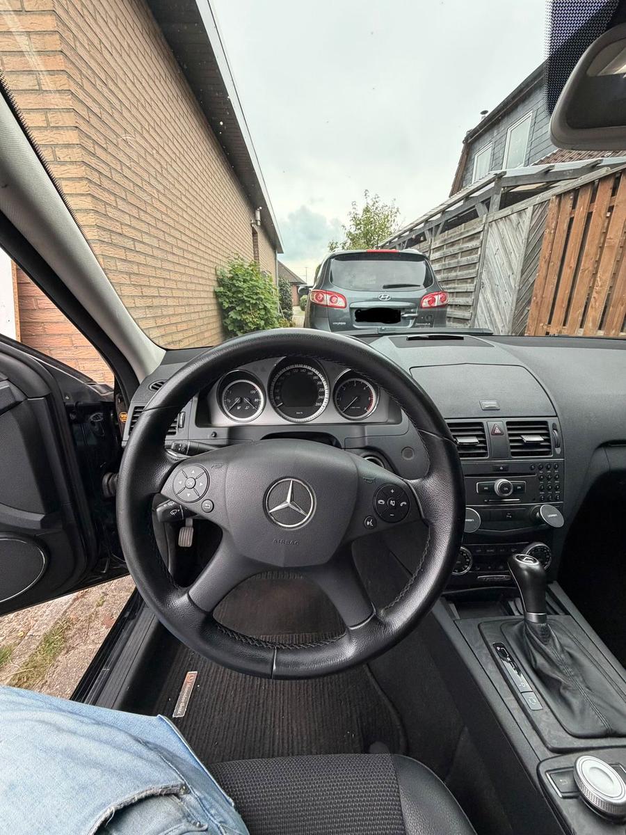 Mercedes-Benz C200 2011 — photo 14