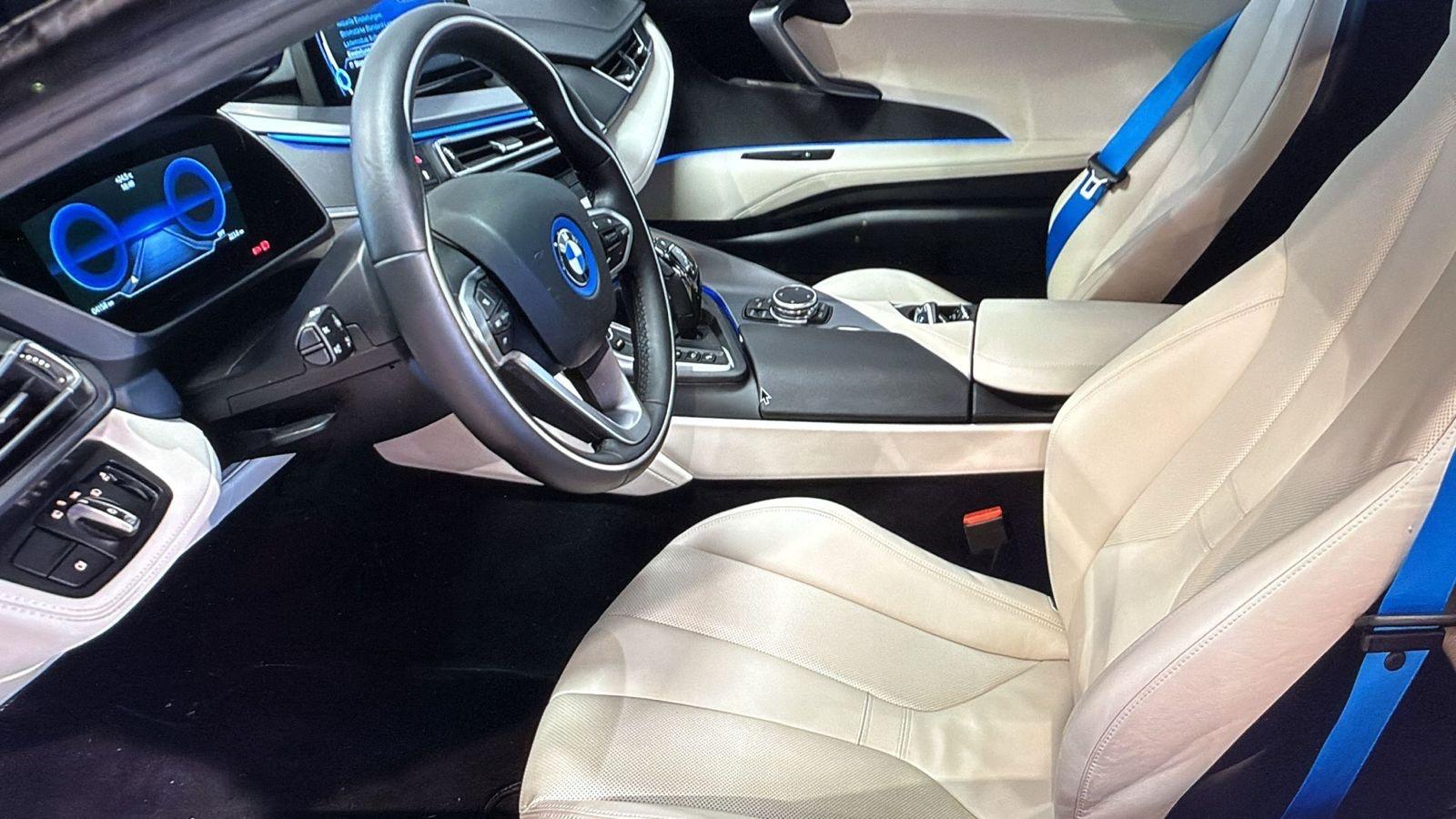BMW i8 Coupe Pure Impulse*ORIG3900KM*EINMALIG*