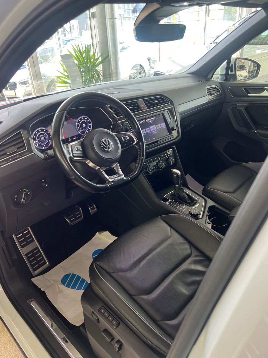 Fahrzeugabbildung Volkswagen Tiguan Highline 4Motion R line *HEAD-UP*MEMORY*