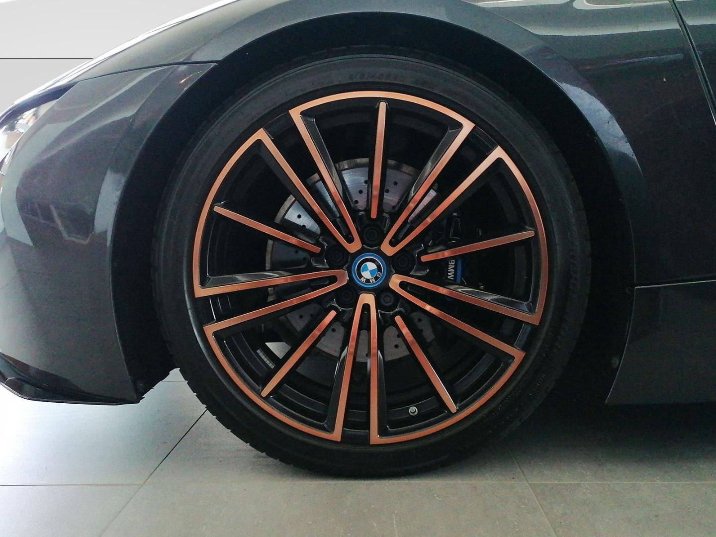 BMW i8 Roadster Ultimative Sophisto-Edition 1 of 200