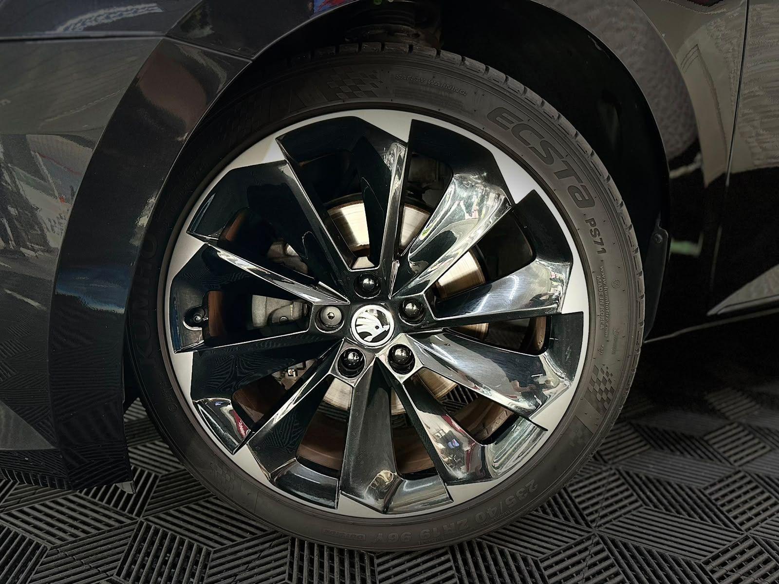 Skoda Superb 2.0TDI SPORTLINE 4x4 VIRTL#ACC#COLUMB#AHK