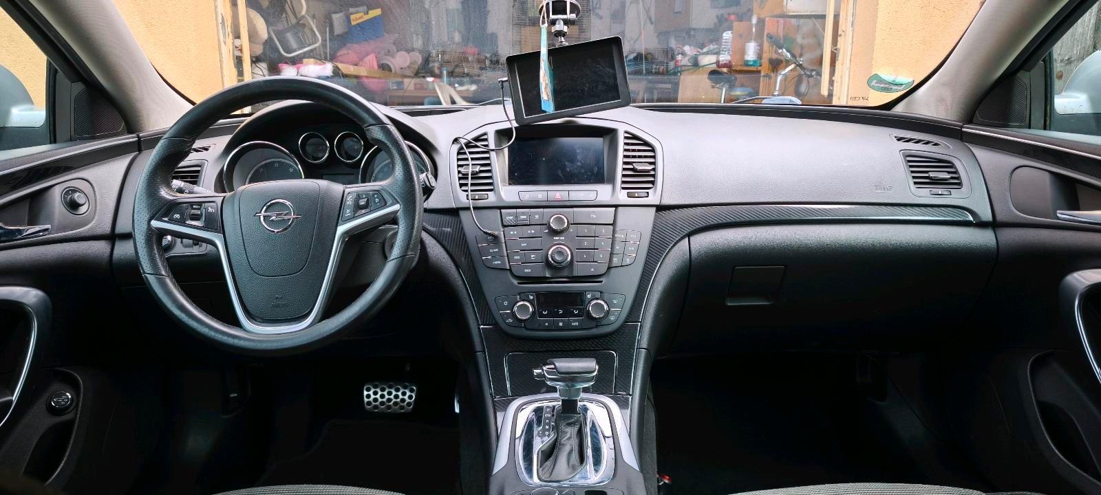 Opel Insignia 2011 — photo 10