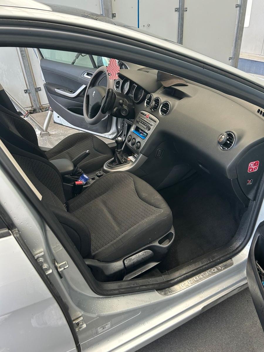 Peugeot 308 2008 — interior