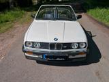 BMW e30 Cabrio 320i - BMW 320 aus 1988 mit Benzin-Antrieb: Cabrio, 320i