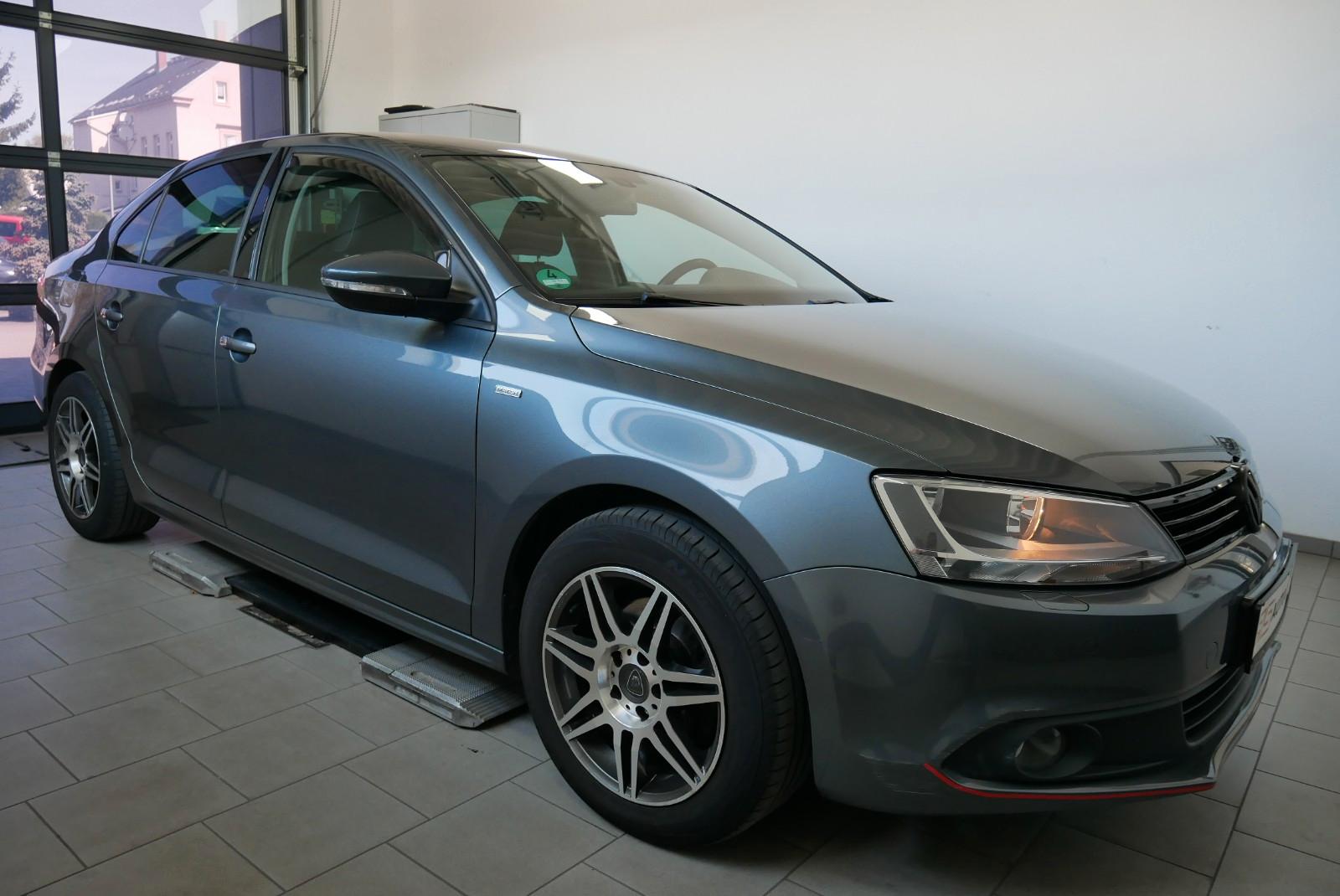 Volkswagen Jetta VI 1.4 TSI DSG Match Climatronic PDC