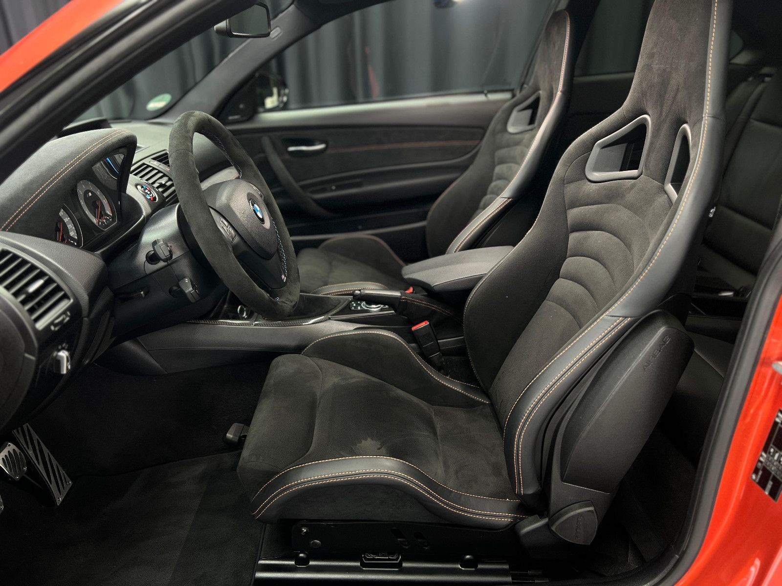 Fahrzeugabbildung BMW 1er M Coupe|H&K|AKRA|PERFORMANCE SITZE|DREXLER|
