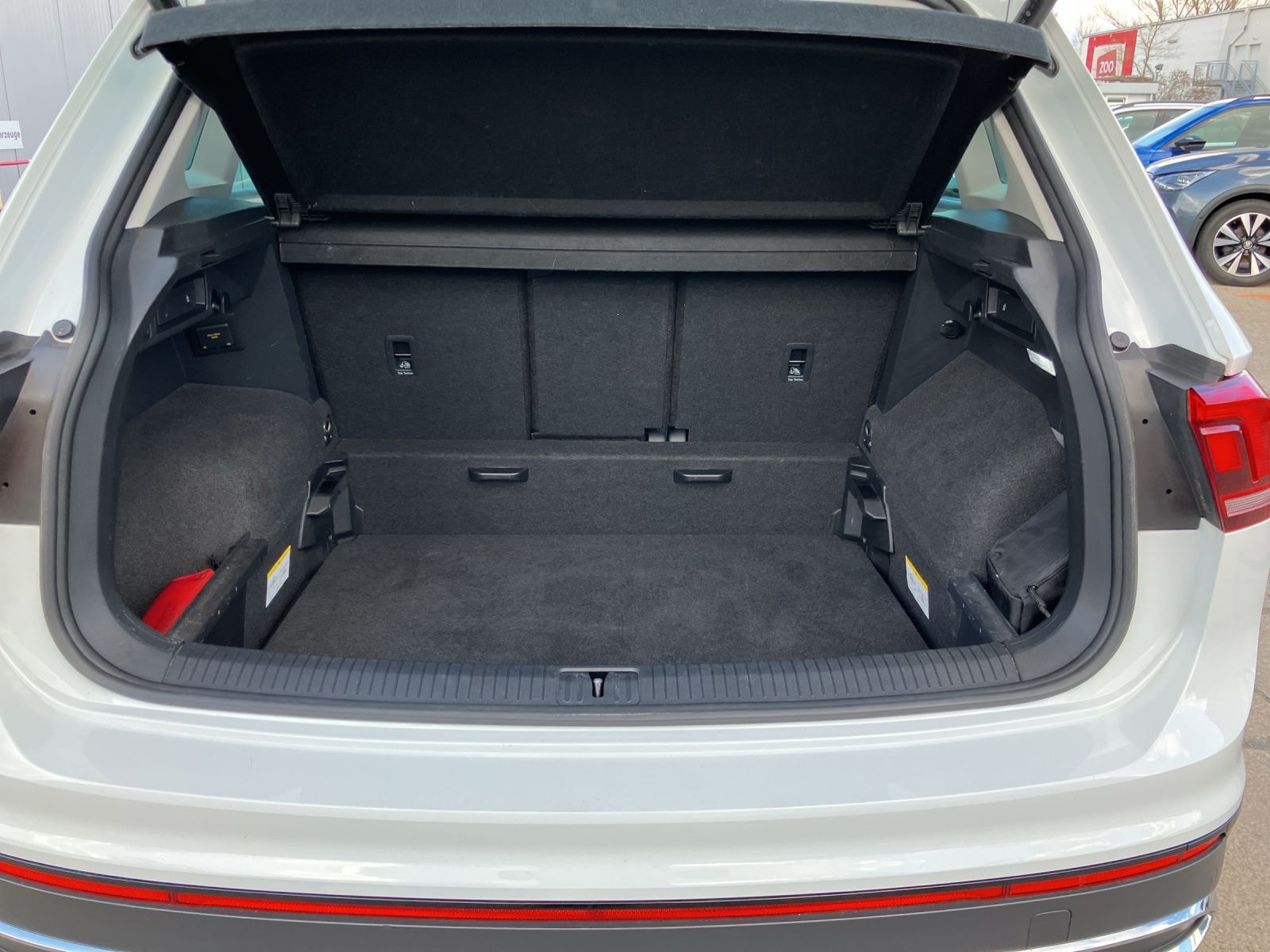 Fahrzeugabbildung Volkswagen Tiguan Life Sport TDI DSG LED ACC AHK SH Ambient