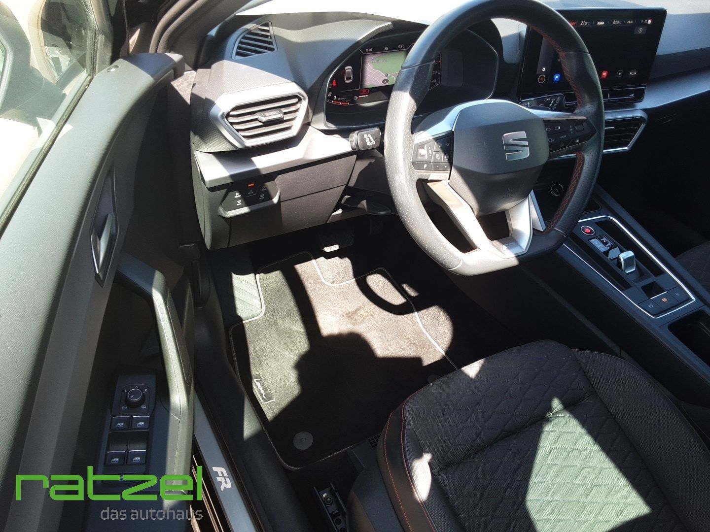 Fahrzeugabbildung SEAT Leon 1.5e TSI FR LED ACC elektr. AHK Navi dig. C