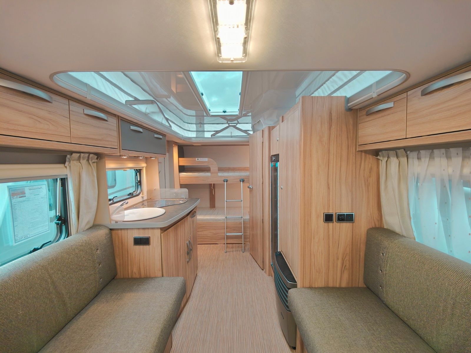 Fahrzeugabbildung HYMER / ERIBA / HYMERCAR Feeling 515 Elegance - SPRING SALE -