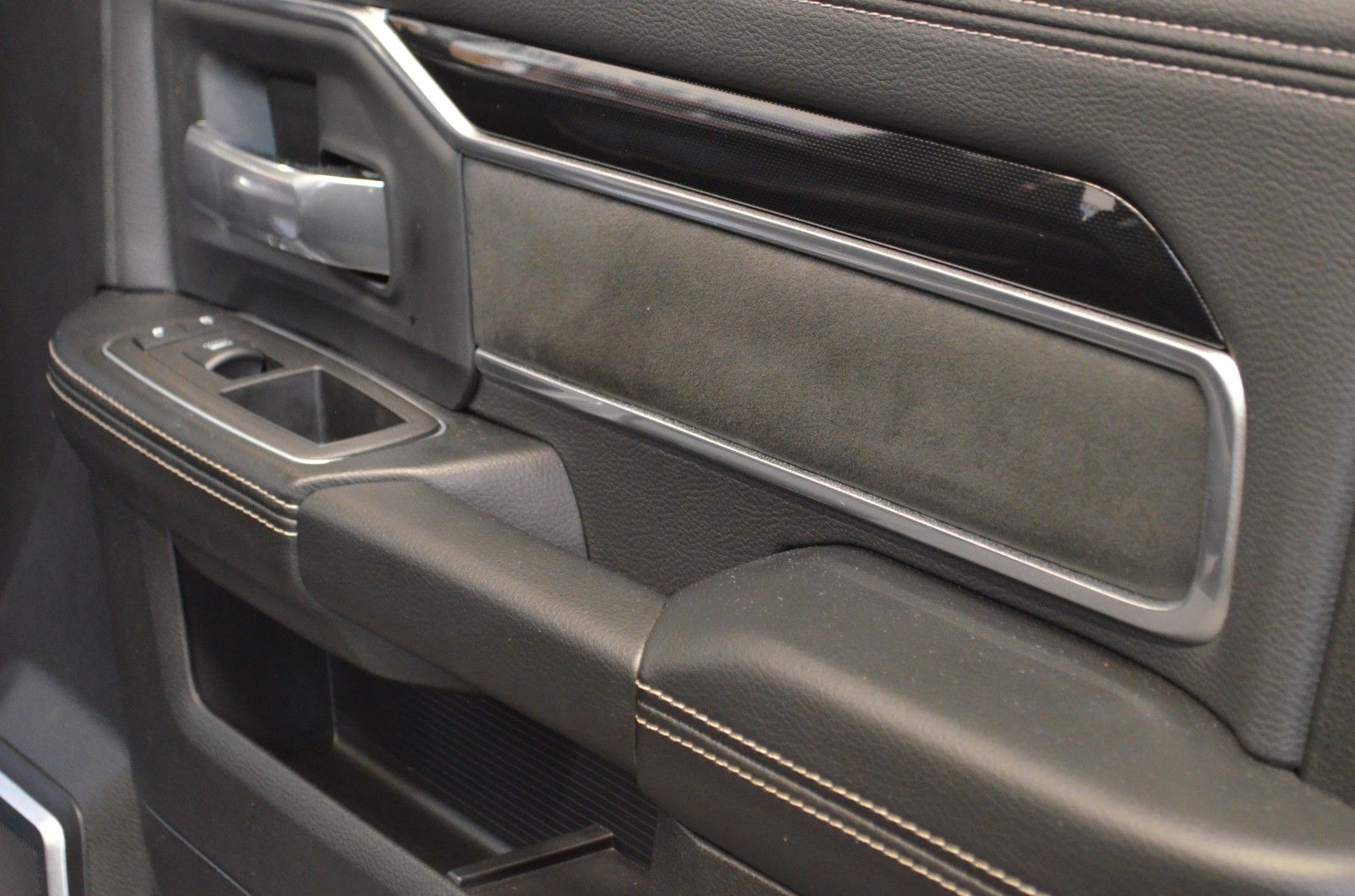 Fahrzeugabbildung Dodge RAM 2500 Laramie 6,7l Cummins Diesel Crew Cab