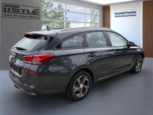 Fahrzeugabbildung Hyundai i30 1.6 cw Trend +CARPLAY+KLIMA+PDC+RFK+SHZ+UVM+