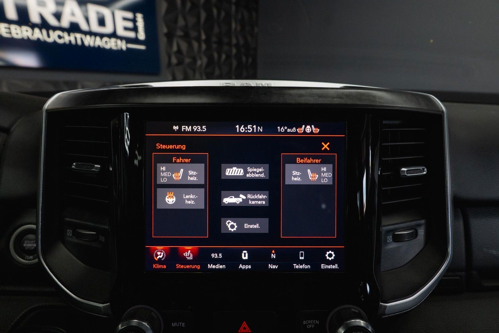 Fahrzeugabbildung Dodge RAM 5.7 V8 HEMI 4x4 Offroad Night-Edition LPG