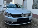 Volkswagen VW Passat 2.0 Diesel - Volkswagen Passat aus 2012: Kombi