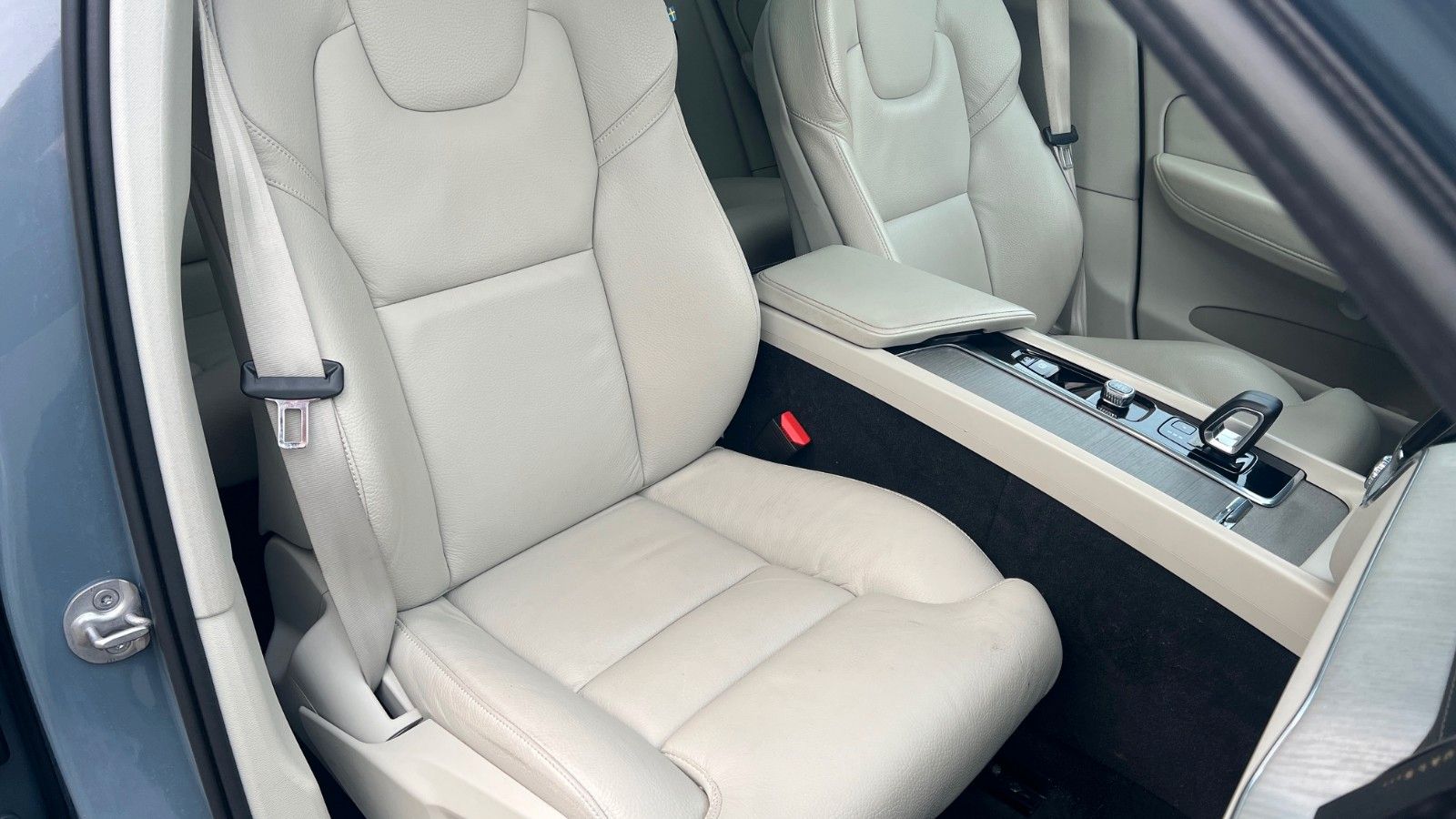 Fahrzeugabbildung Volvo XC60 B5 D Ultimate Dark AWD*360°*AHK*HUD*LUFT*