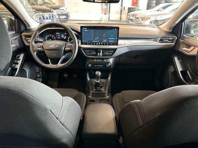 MYAUTOCENTER – Gebraucht- und Jahreswagen mit Werkstattservice in Pfaffenhofen Ford Focus *KEYLESS*ACC*NAV*1-HAND*2-ZONEN*
