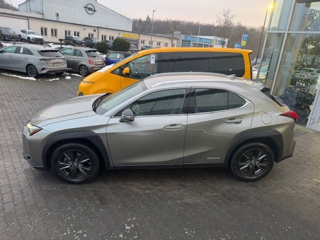 Fahrzeugabbildung Lexus UX 250h Launch Edition LED NAV SHZ PDC RFK 17"