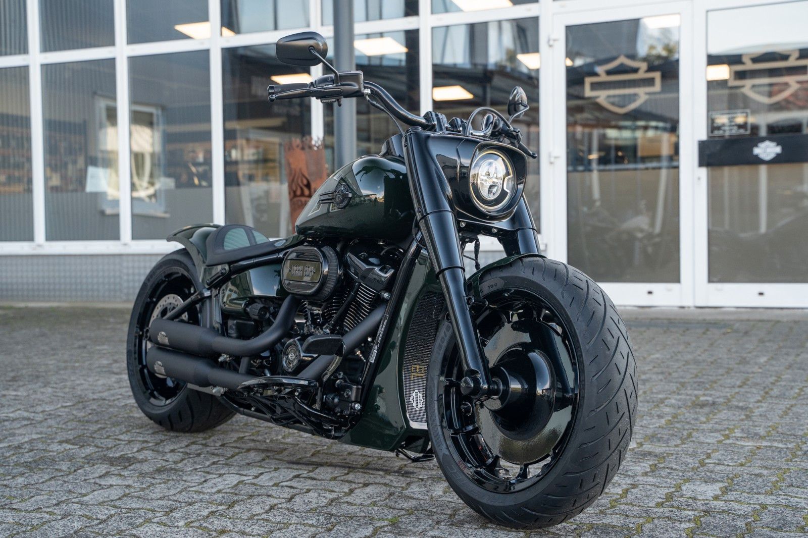 Fahrzeugabbildung Harley-Davidson GREEN DARK FAT BOY FLFBS 114 MY24 -JEKILL&HYDE-