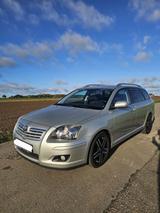 Toyota Avensis - Toyota Avensis aus 2009: Kombi