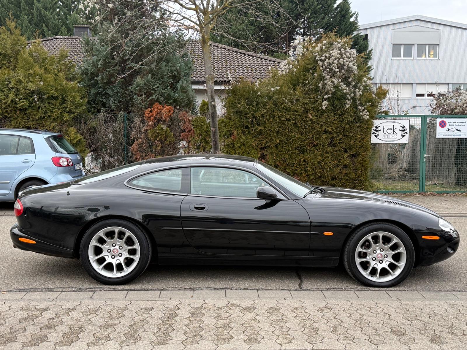 JAGUAR XKR - V8 COUPE - 363 CV - VOLANT EN CUIR