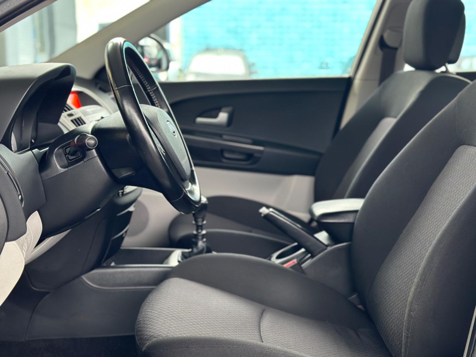 Kia cee'd 2009 — photo 13
