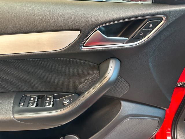 Audi Q3 2.0 TDI quattro *BiXenon*Pano*AHK*SLine*