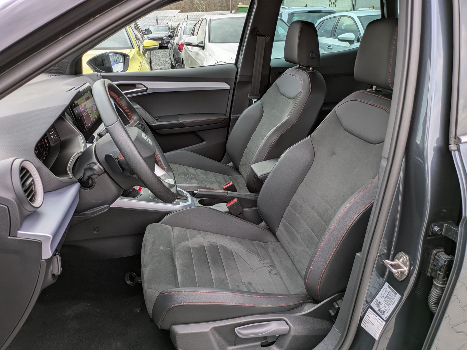 Fahrzeugabbildung SEAT Arona 1.0 TSI FR DSG AHK*ACC*LED*APP*DAB*KAMERA
