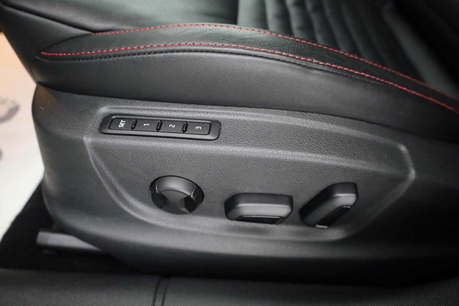 Fahrzeugabbildung SKODA Octavia Lim. RS,Leder,Navi,Bi-Xenon,SH,Panorama