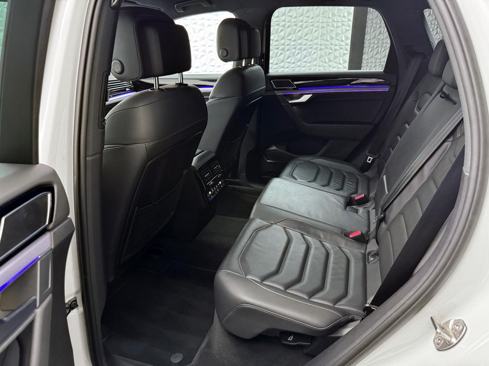 Fahrzeugabbildung Volkswagen 3.0 TDI*R-LINE*IQ*ALLRADLENK*DYNAUDIO*STANDHZ*AH