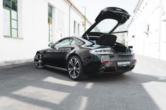 Fahrzeugabbildung Aston Martin V12 Vantage Carbon Black Edition *MwSt / Manual*
