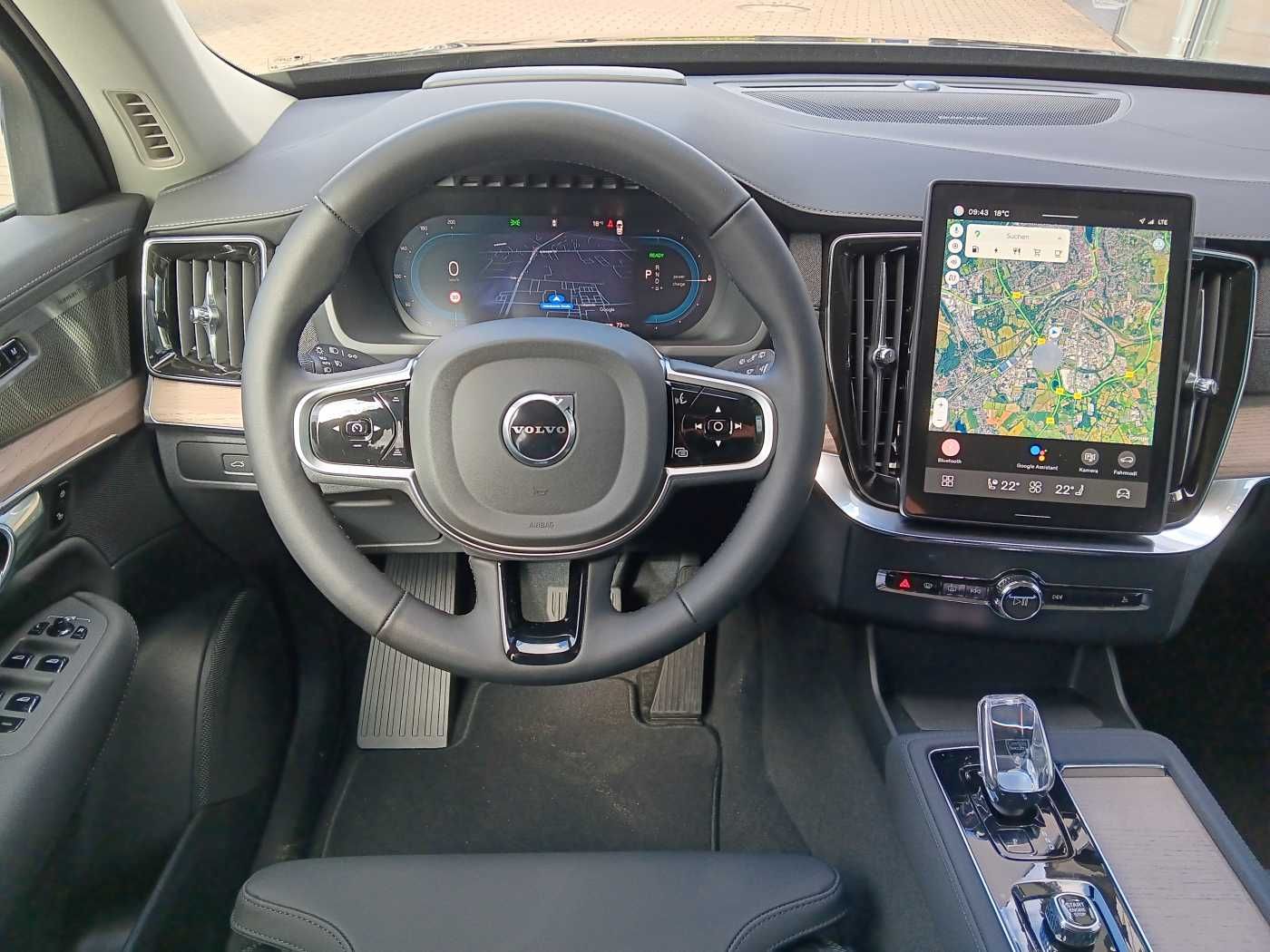 Fahrzeugabbildung Volvo XC90 T8 AWD Plug-in Hybrid Plus Dark