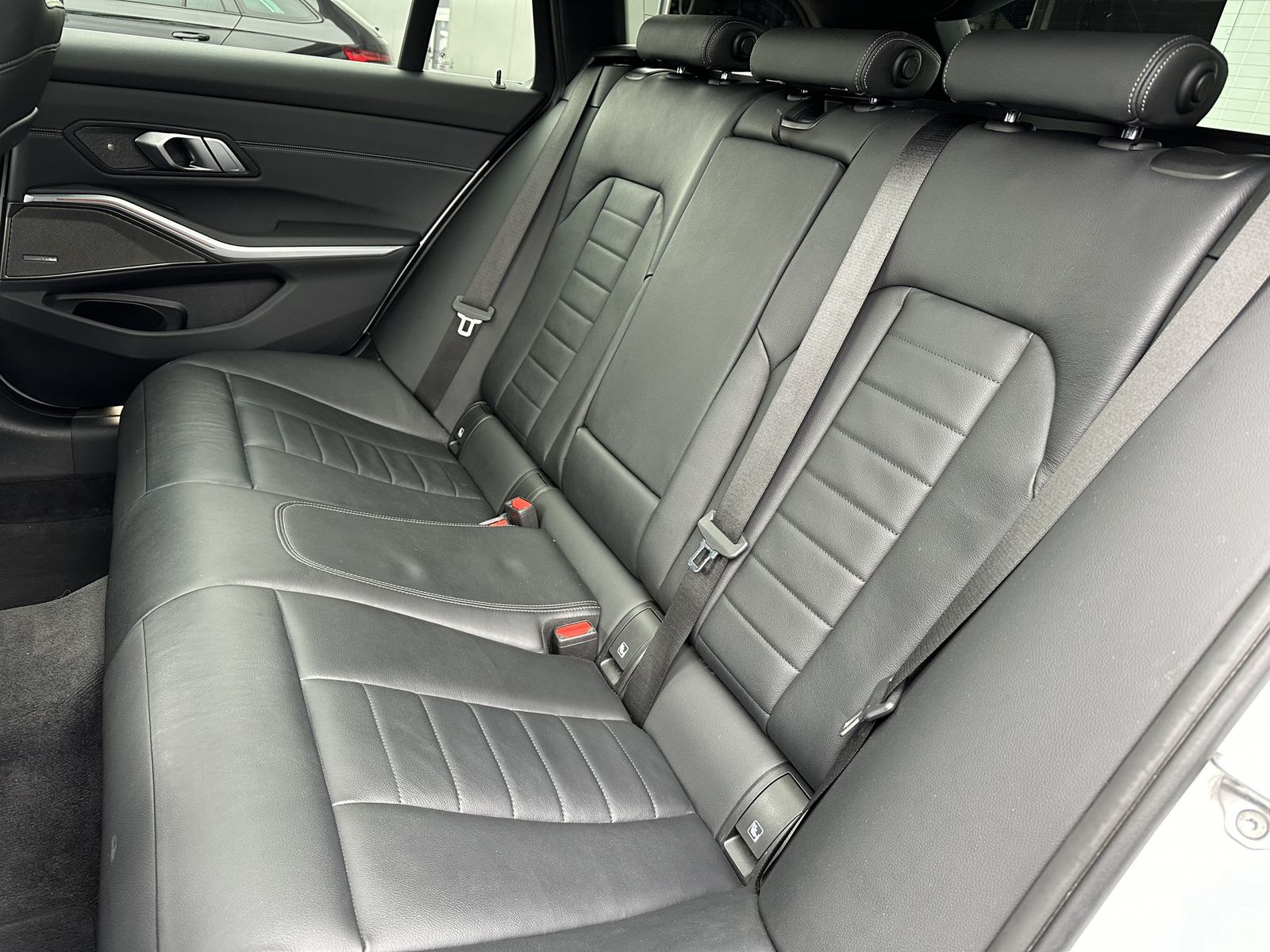 Fahrzeugabbildung BMW 320d Touring M-Sport NAV+LED+PANO+H&K+ACC+360°