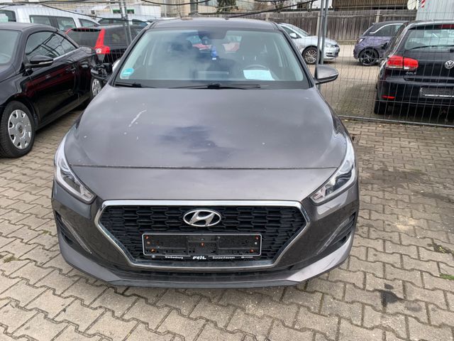 Hyundai i30. 1.0 liter Benzin