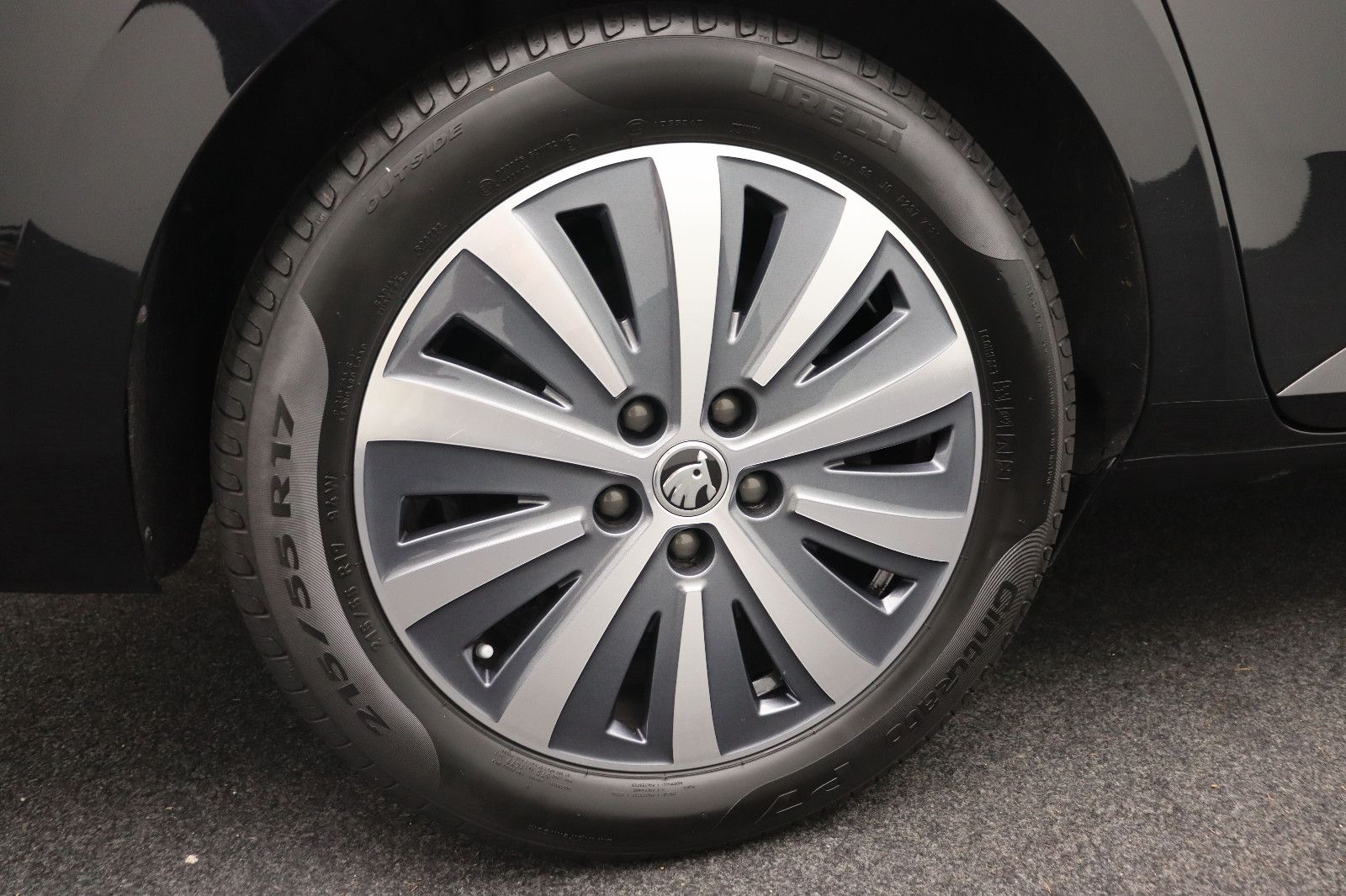 Fahrzeugabbildung SKODA Superb Combi Ambition LED ACC Navi DSG