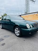 Mercedes-Benz E 240 CLASSIC - gebrauchte Mercedes-Benz E 240 aus dem Jahr 2000
