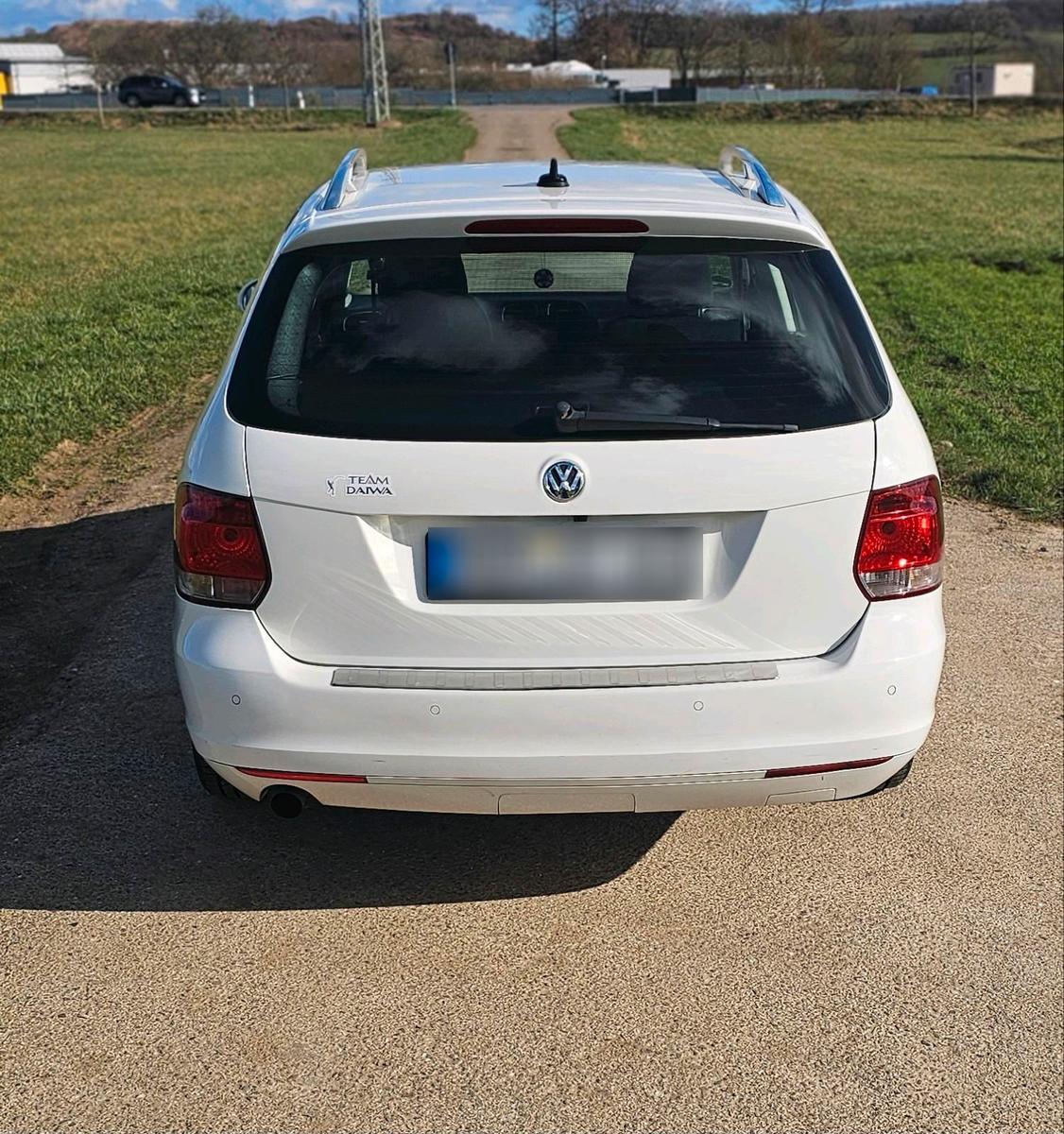 Volkswagen Golf 2010 — engine 105 HP (77kW)