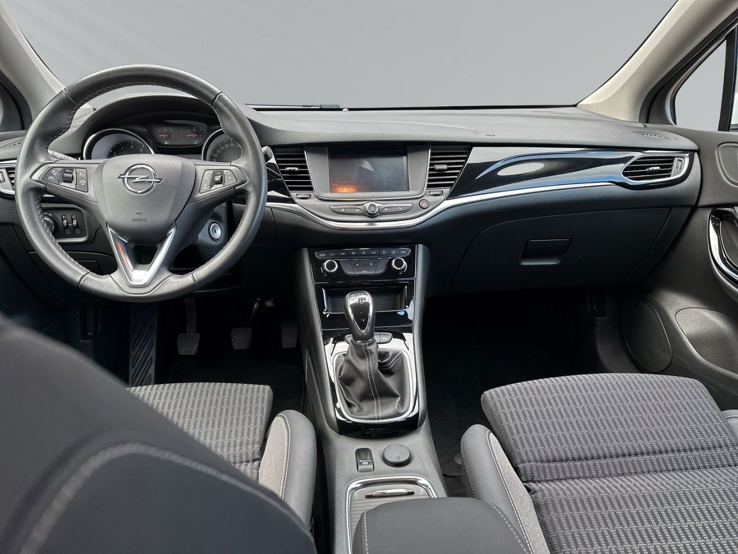 Fahrzeugabbildung Opel Astra Sports Tourer 1.2 KLIMA+ NAVI + PARKSENSOR