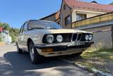BMW 520 - BMW 520 Oldtimer mit Benzin-Antrieb