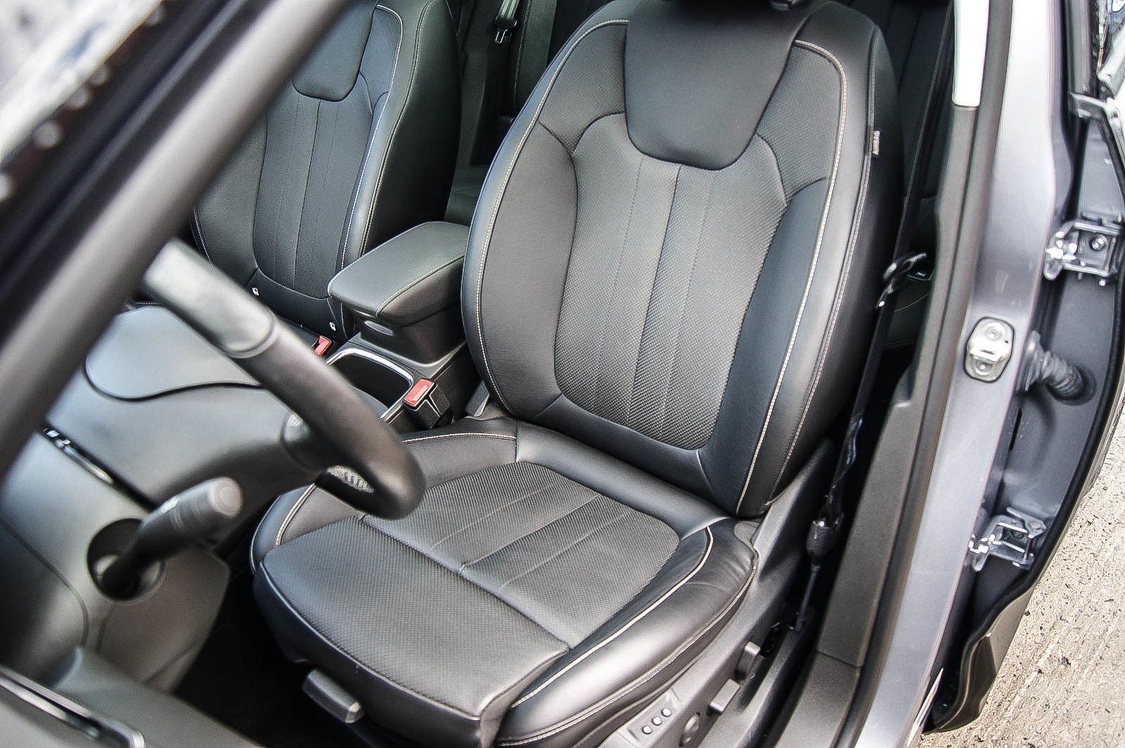 Fahrzeugabbildung Opel Grandland X 1.6 Ultimate Aut. PANORAMA LEDER ACC