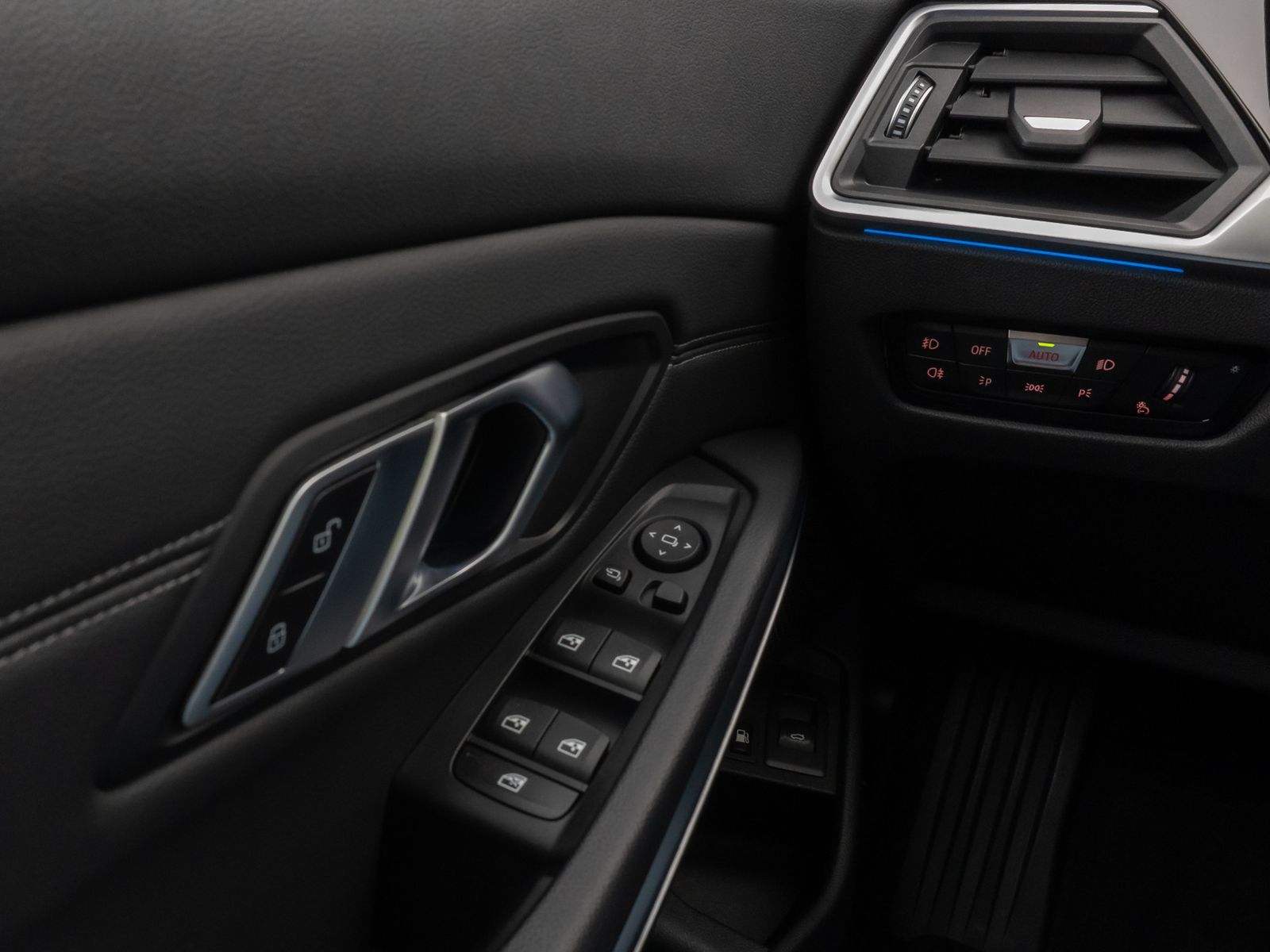 Fahrzeugabbildung BMW 330e xD Sport Line Panorama DAB HiFi Stop&Go AHK