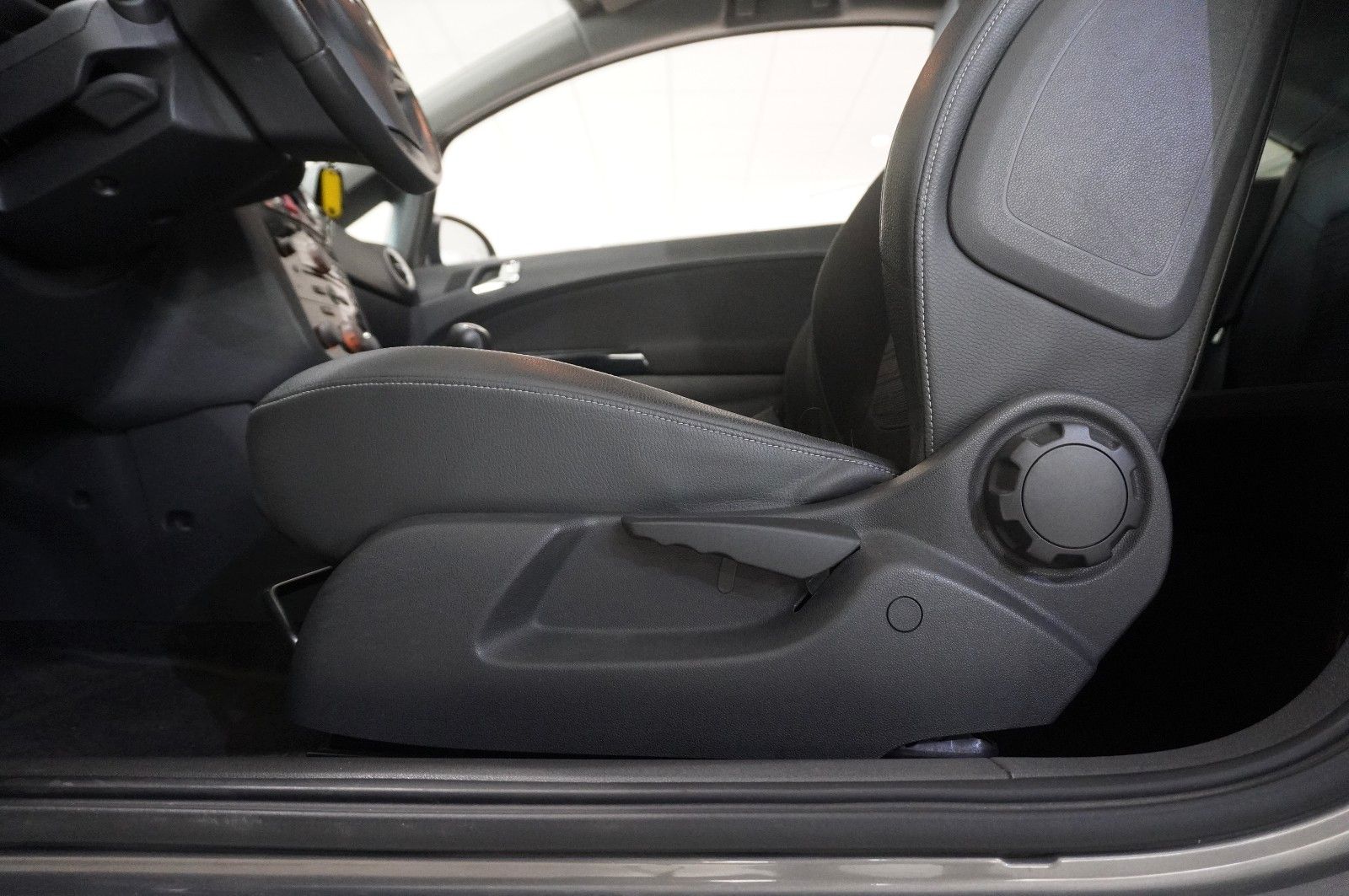 Fahrzeugabbildung Opel Corsa D 1.4 ENERGY 3-TÜR KLIMA/WINTER/NEBEL/PDC