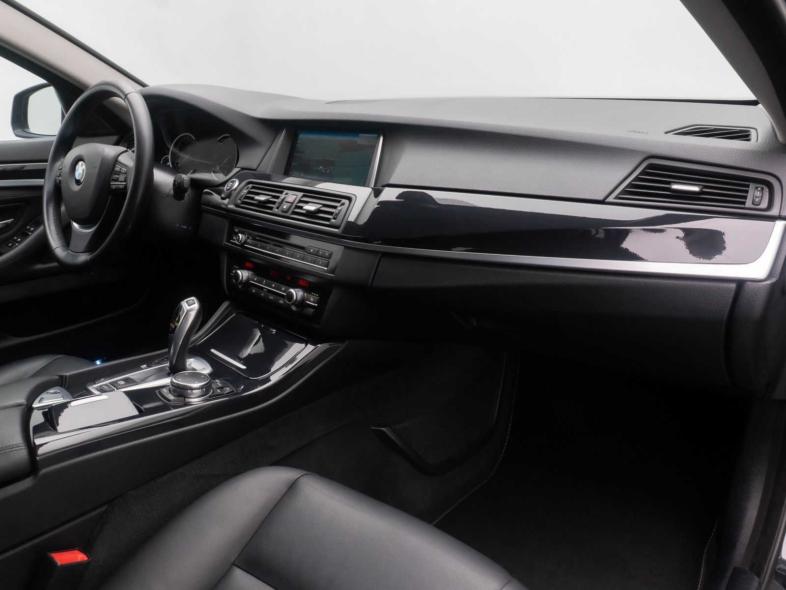 Fahrzeugabbildung BMW 530d NaviProf GeschwindigReg PDC Bi-Xenon Leder