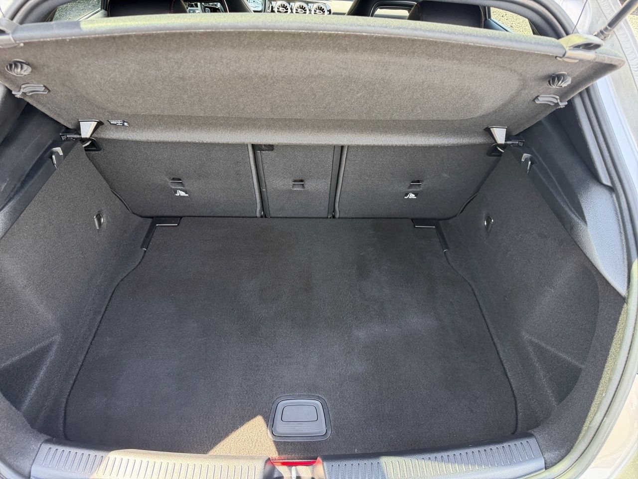 Fahrzeugabbildung Mercedes-Benz AMG A 45 4M+ MEMORY+MULTIBEAM+CARPL+AMBIENT+KEYL