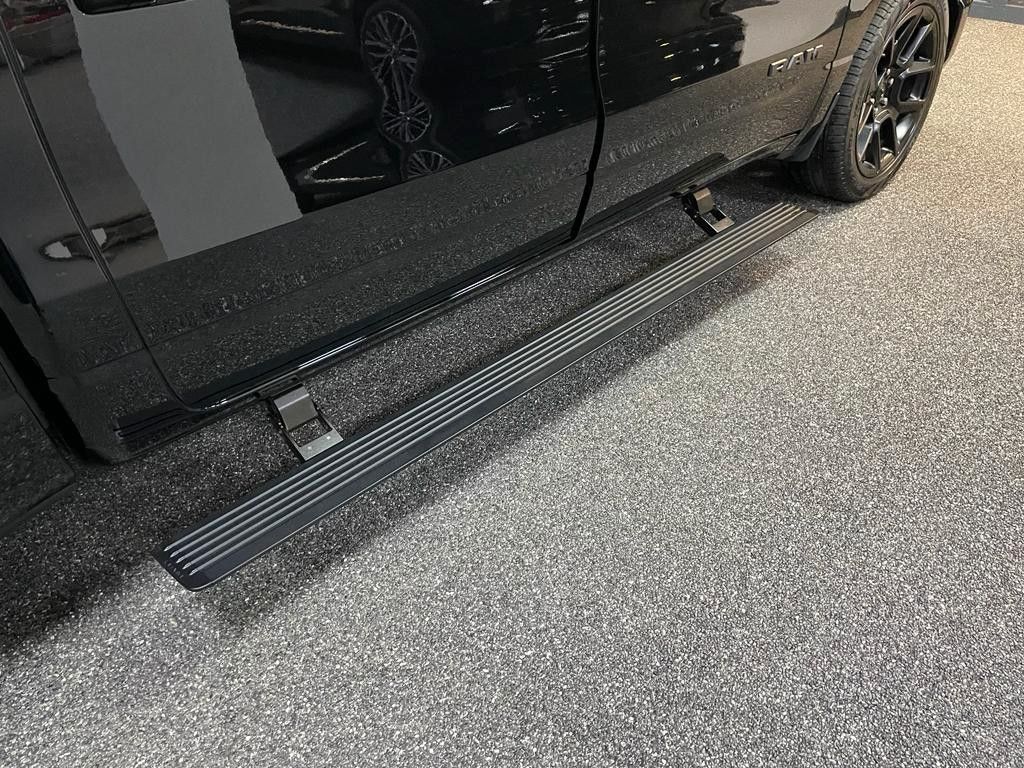 Fahrzeugabbildung Dodge LARAMIE NIGHT EDITION-RAMBOX-TAILGAT-12"-LUFTF.