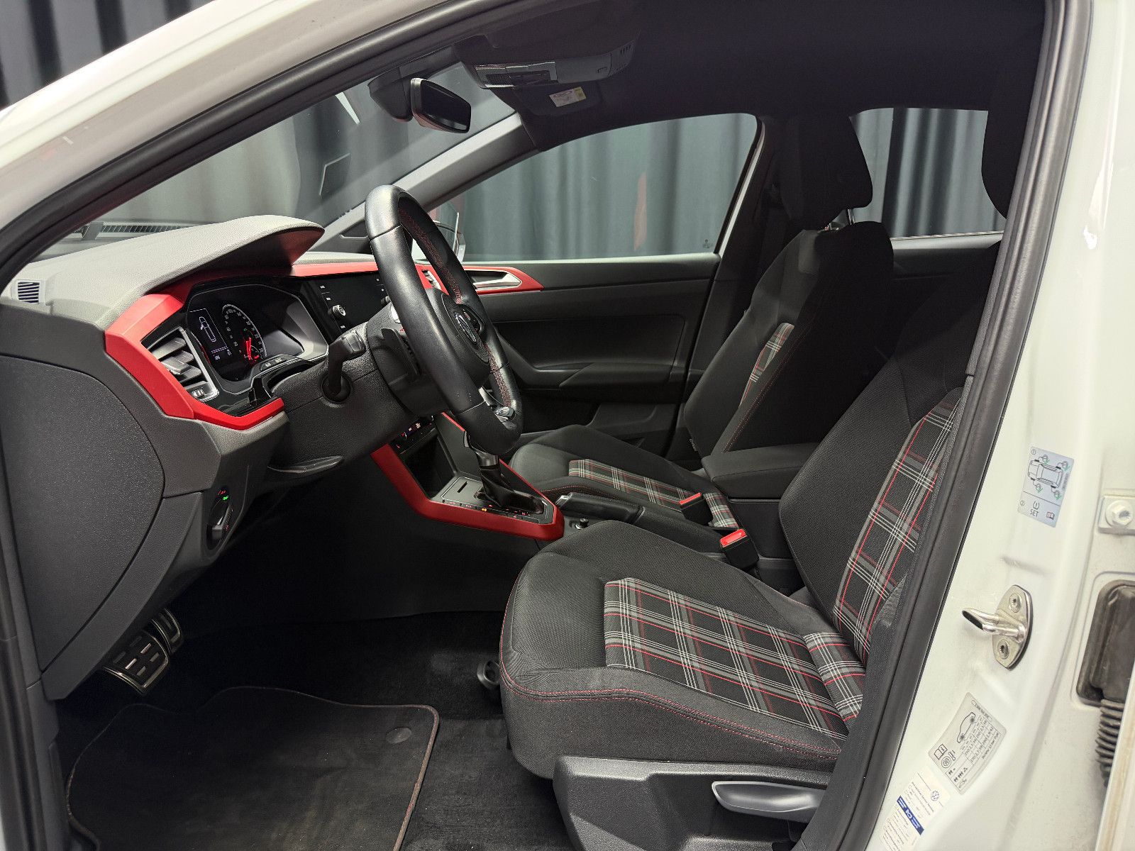 Fahrzeugabbildung Volkswagen Polo VI 2.0 TSI GTI |DSG|AUTOMATIK|LED
