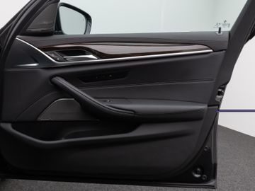 Fahrzeugabbildung BMW 530d xDr Tour Luxury Line ACC H/K Panorama DAB