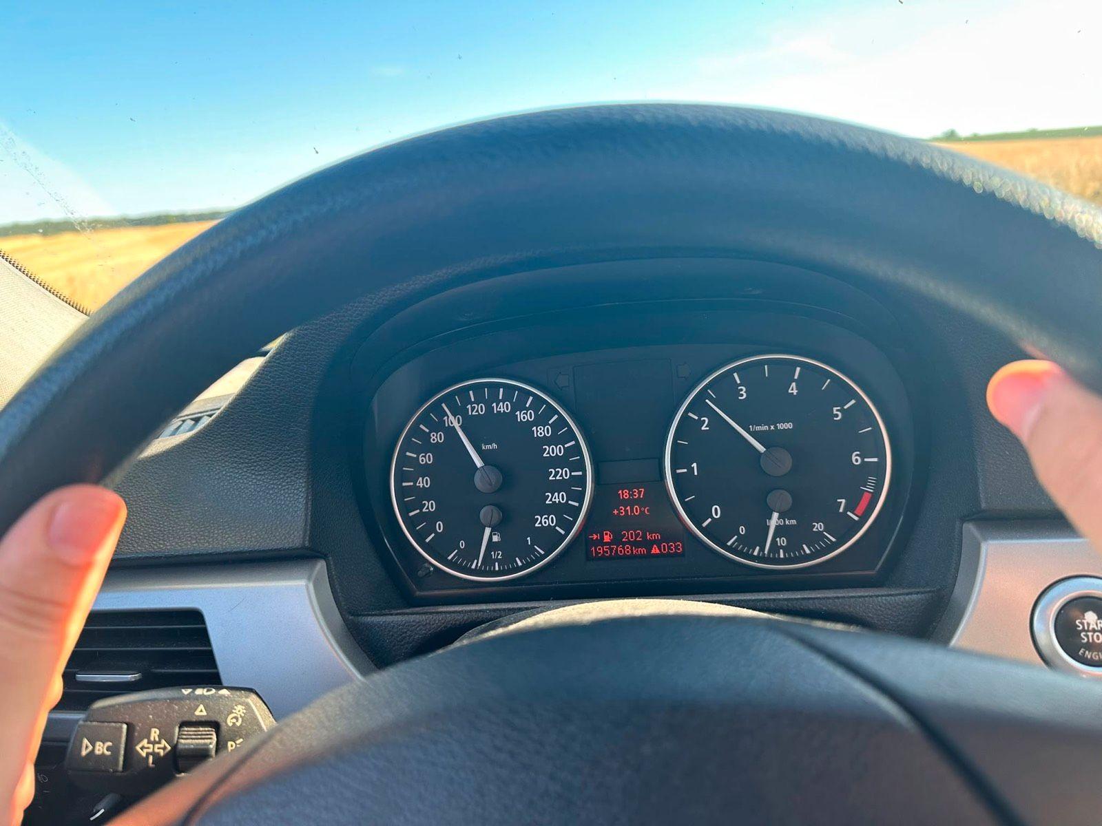 BMW 318 2006 — engine 129 HP (95kW)
